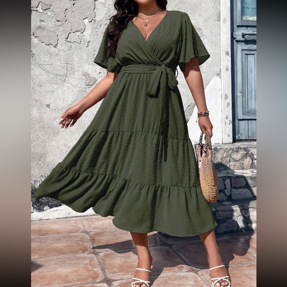 Plus size butterfly sleeve ruffle hem dress - Picture 12 of 16